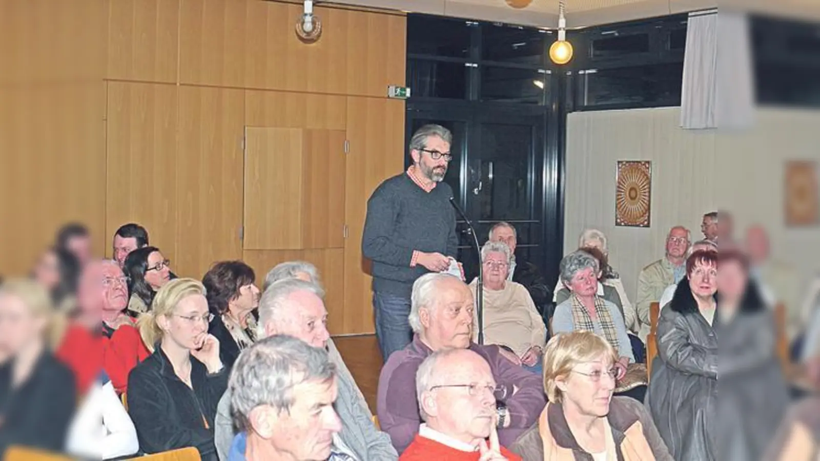 Christian Salz, Mitinitiator des Bürgerbegehrens, beteiligt sich an der Diskussion.   (Foto: Kohnke)