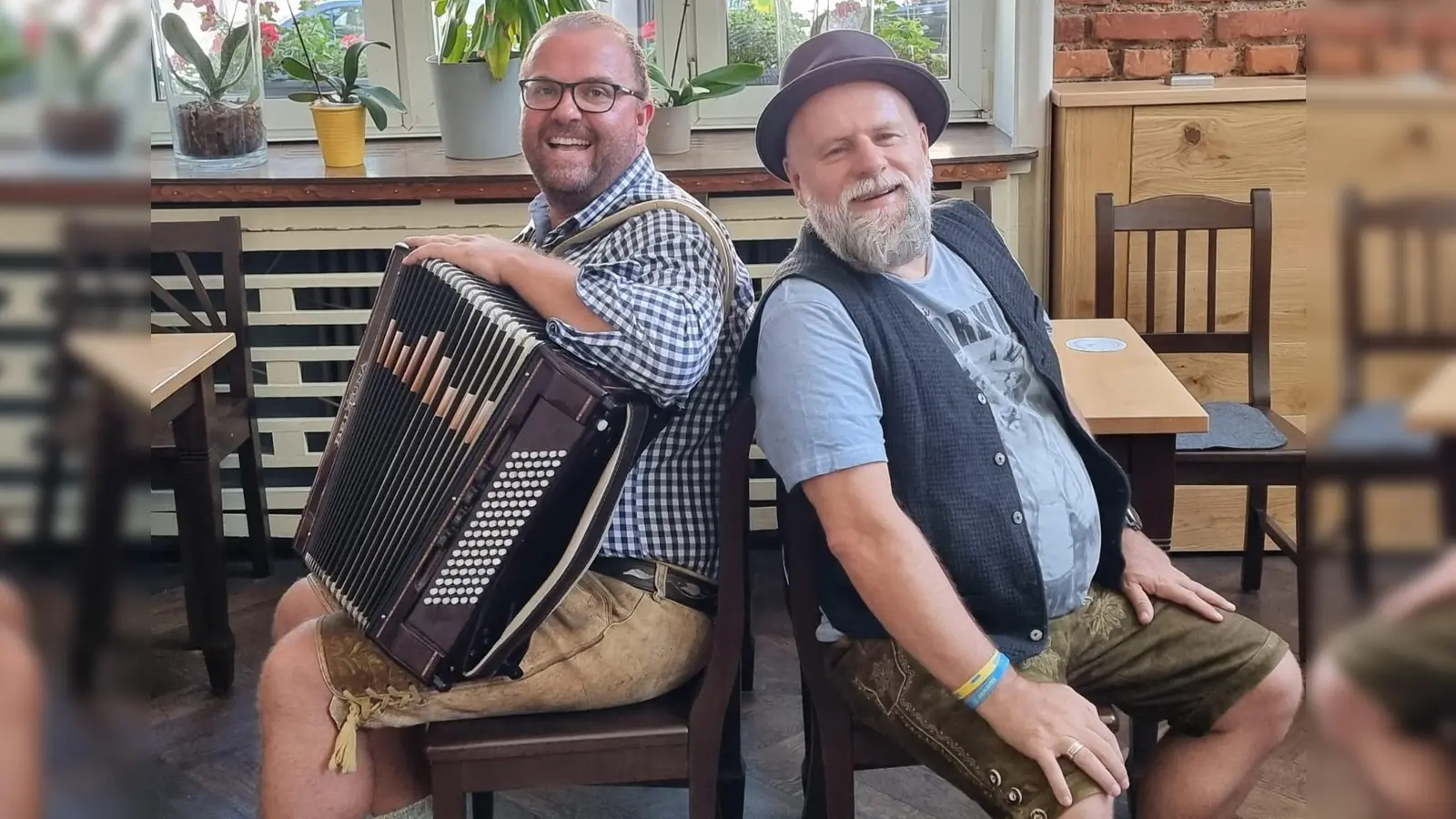 Thomas Mack und der Musiker Georg Kraft.  (Foto: Sendlinger Theaterinitiative)