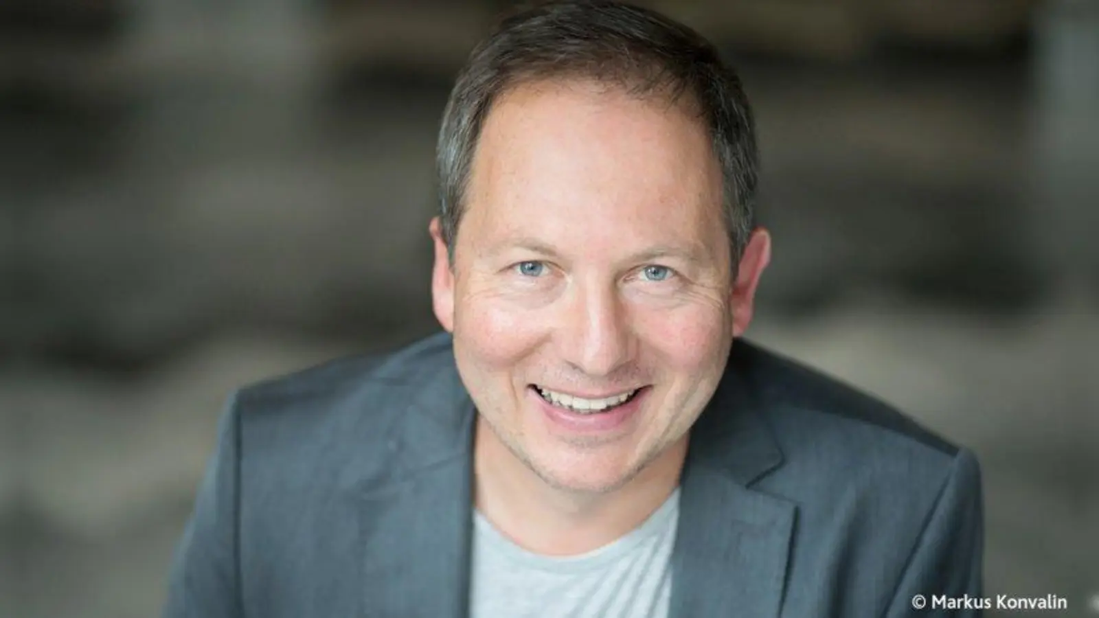 Thorsten Otto plaudert im Schlachthof. (Foto: Markus Konvalin)