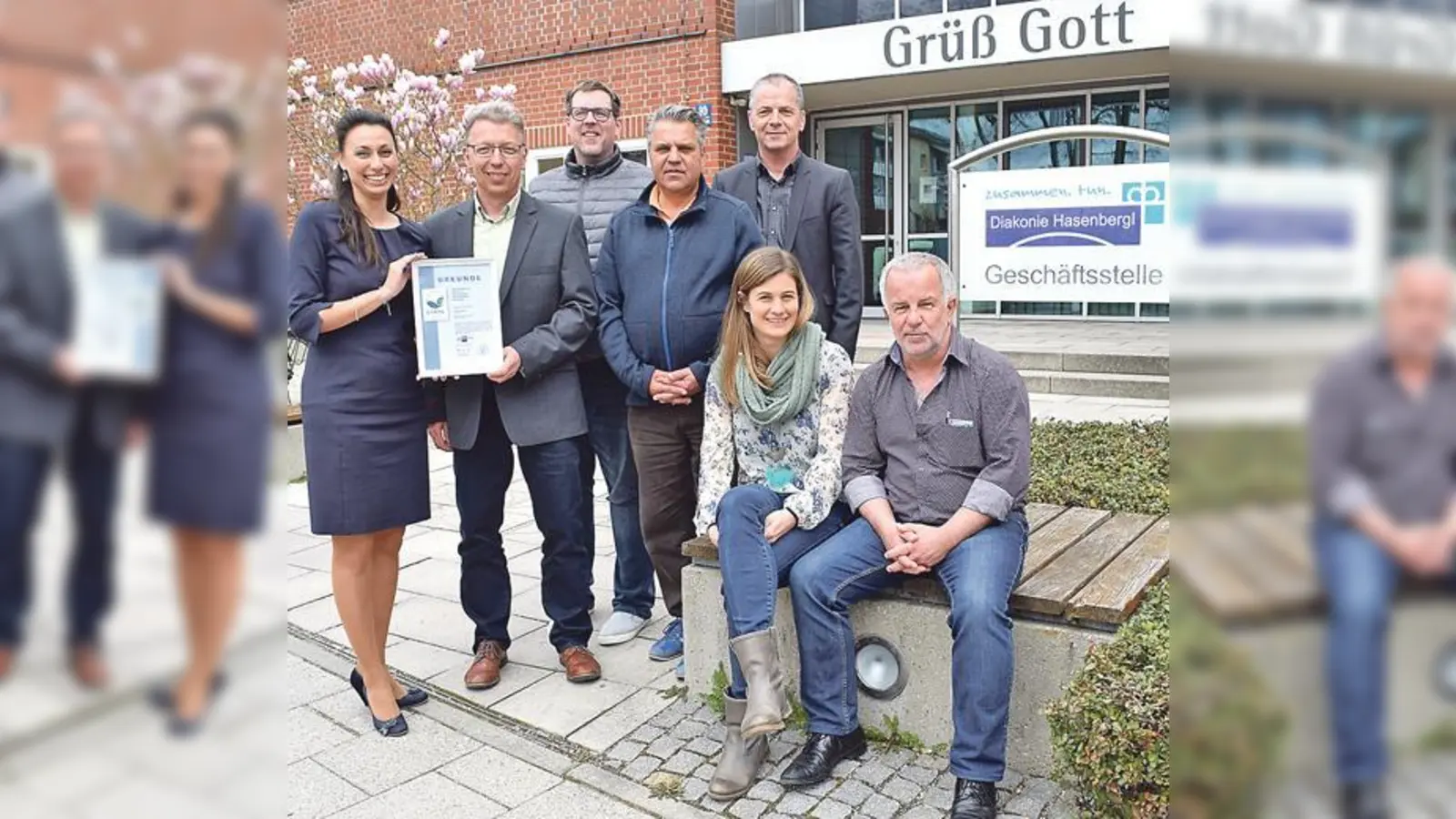 Freuen sich über die Zertifizierung: Selen Gürler, QM-Beauftragte, Stefan Fröba, Bereichsleitung, Michael Puschke, Dirk Sennewald, Mitarbeitende, Gereon Kugler, Vorstand, Jessica Vogel, Hans Sedlmaier, Mitarbeitende (v.l.)	 (F.: Diakonie)