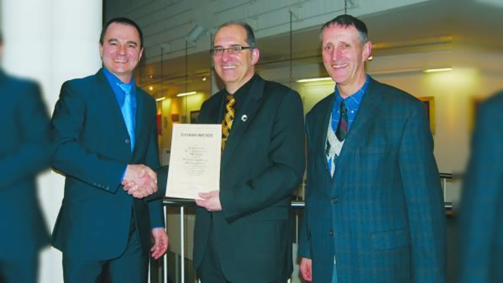 Dr. Michael Balke (li.), Frieder Vogelsgesang und Thomas Hasselwander (re.). (Foto: pi)