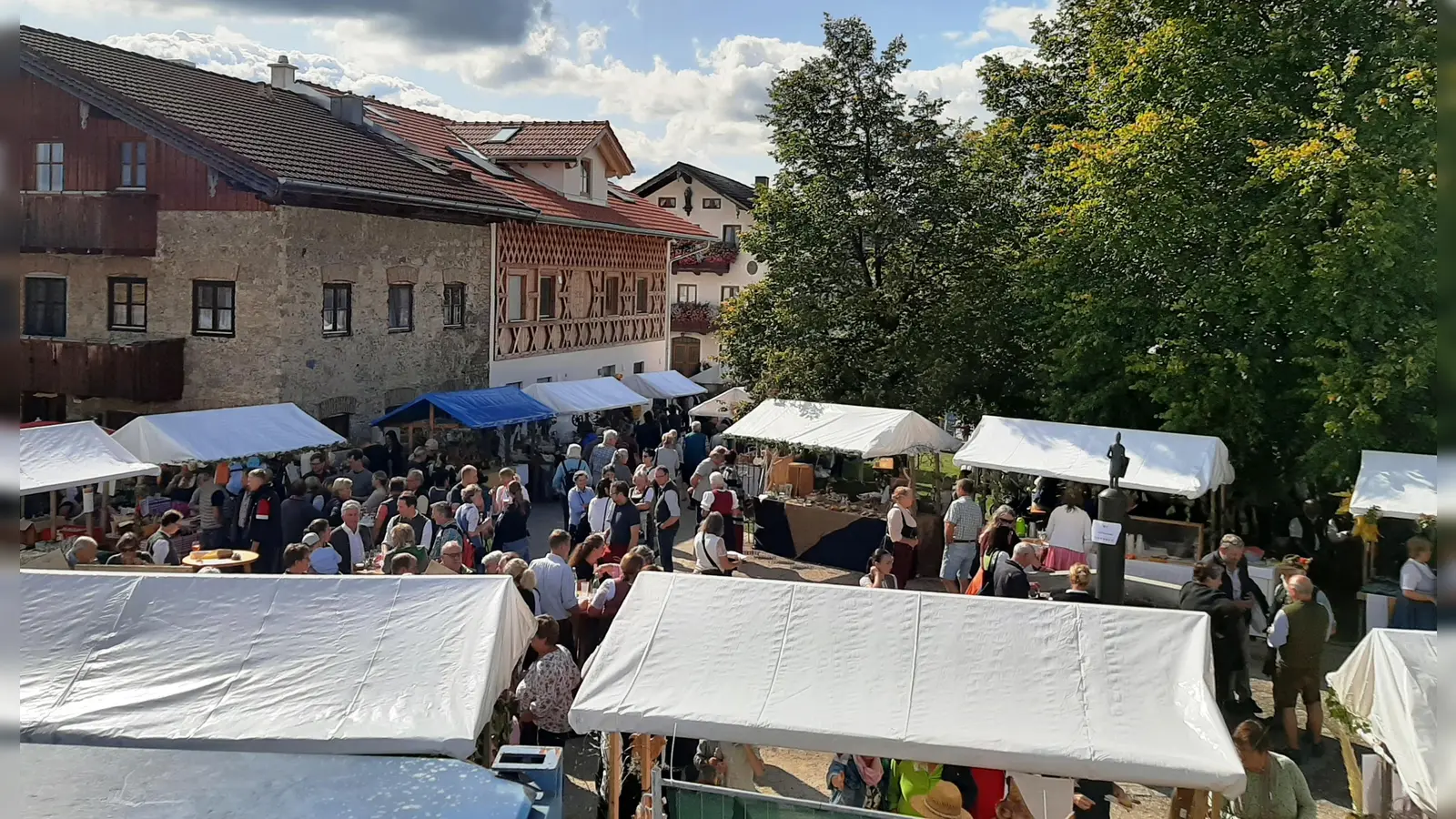 Auf zahlreiche Besucher beim Bauernmarkt freuen sich der Heimatverein und die Marktbeschicker.  (Foto: Heimatverein)