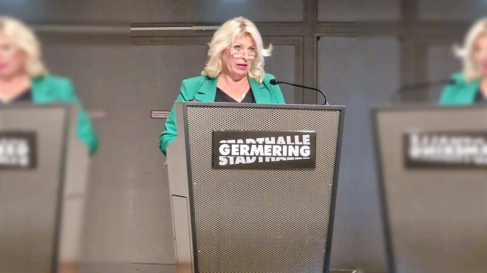 Manuela Kreuzmair leitete als stellvertretenede Bürgermeisterin die Bürgerversammlung. (Foto: pst)