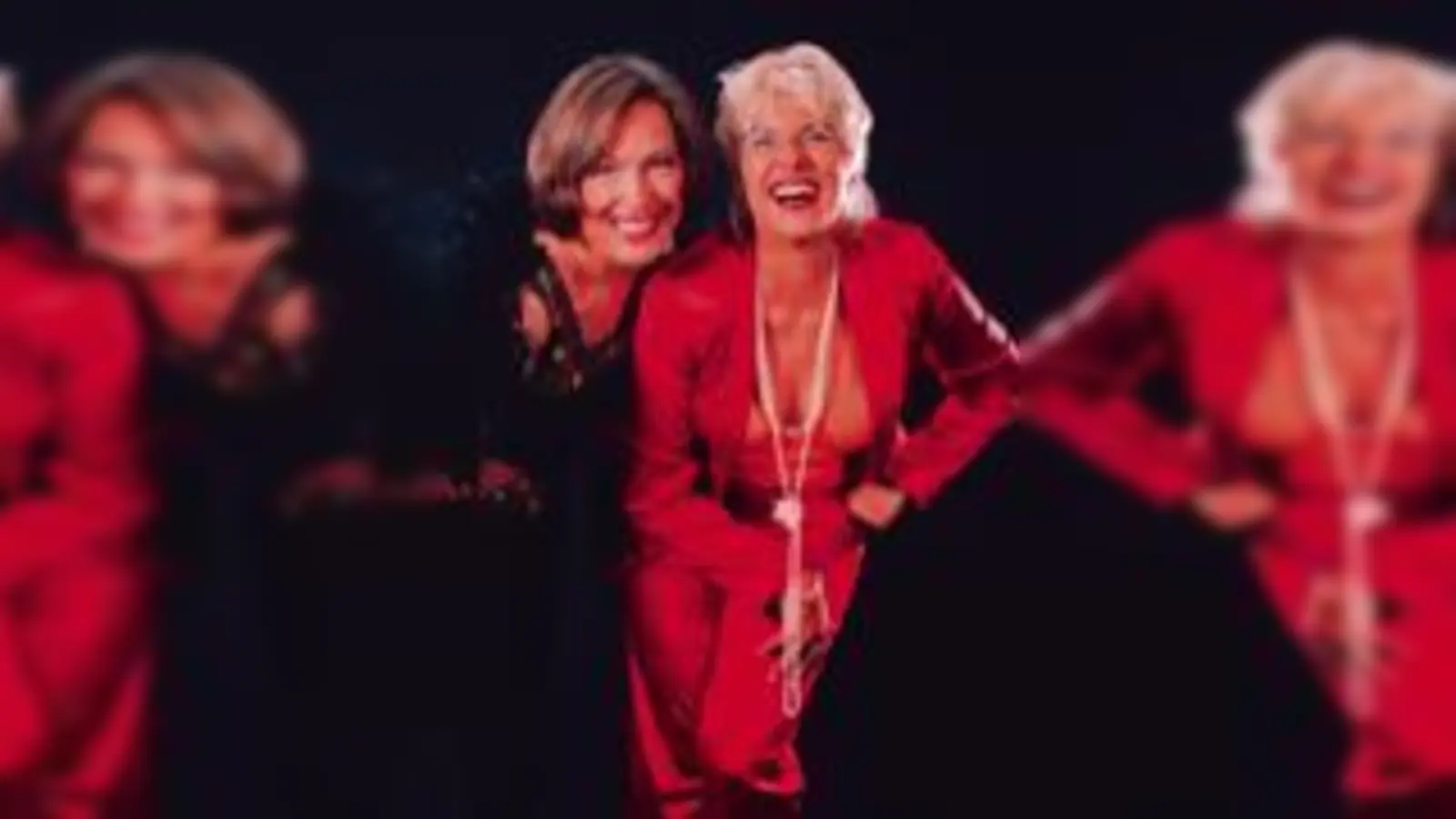 Poppst du noch oder zeugst du schon?  Die Lästerschwästern blicken über den Bettrand hinaus. 	 (Foto: Schlachthof)