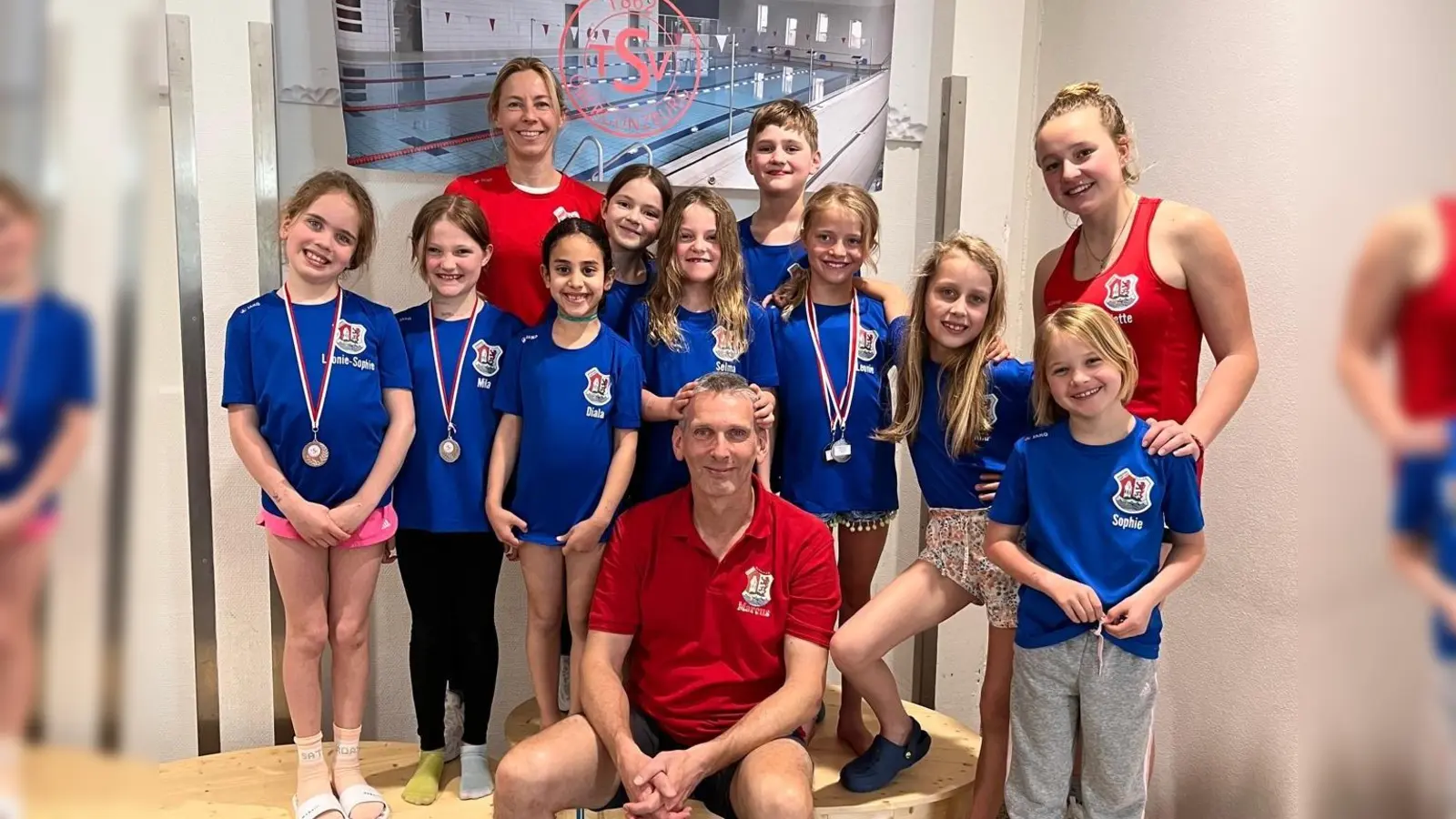 Acht Mädchen, ein Junge sowie das Trainerteam freuten sich über die Erfolge im schwäbischen Obergünzburg. (Foto: SSG Neptun)