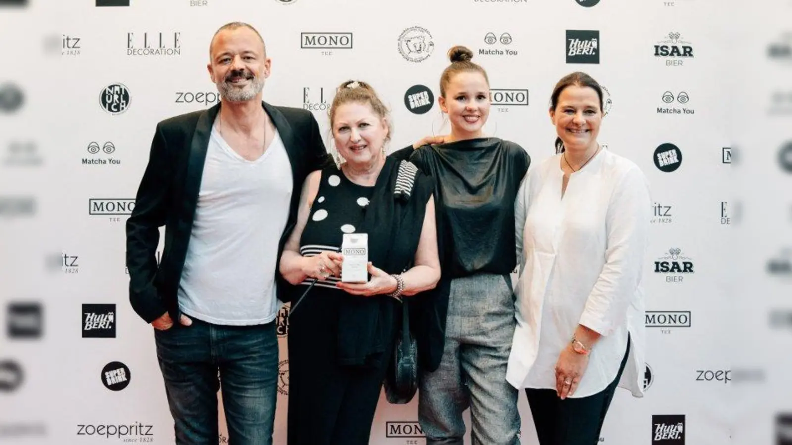 Freuten sich über das gelungene Jubiläumsfest: von links Jan Alt (Geschäftsführer Betten Bähren), Cleo Kretschmer, Isabel Jelli, Simone Jelli (Shop-Leitung Betten Bähren) (Foto: Monsieur Müller)