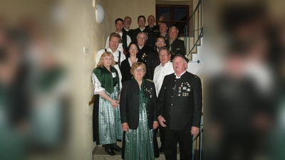 Die Altschützen Traubing blicken auf eine erfolgreiche Saison zurück. Am Endschießen nahmen auch dieses Jahr wieder zahlreiche Schützen teil. (Foto: Altschützen)