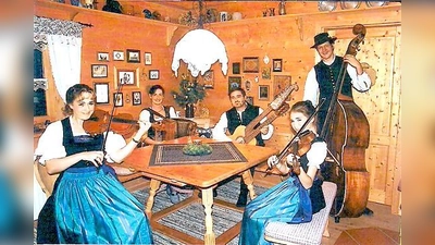 Die Röpfl Geigenmusi aus Bayrischzell ist beim Hoagarten in Alxing dabei. 	 (Foto: VA)