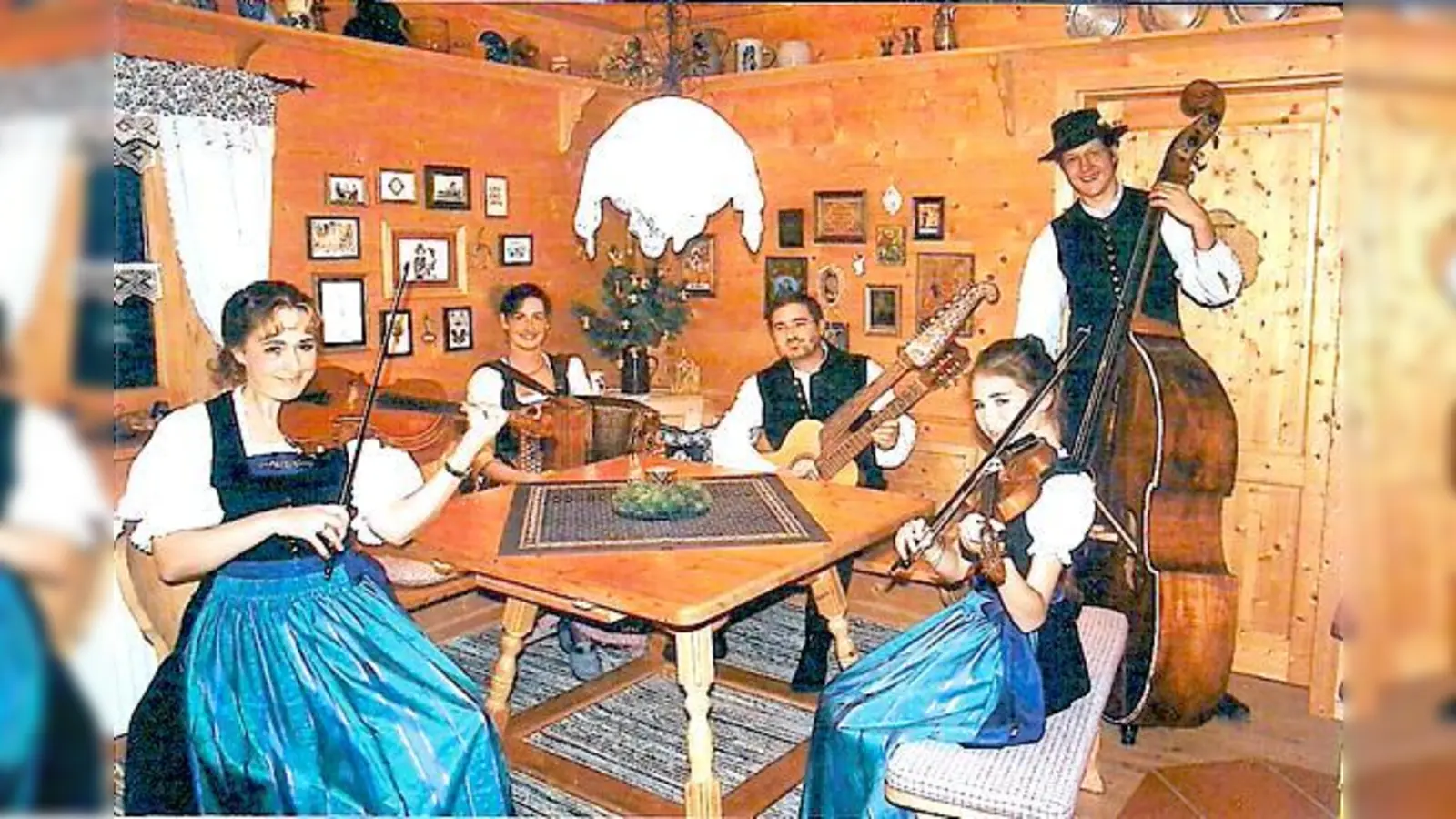 Die Röpfl Geigenmusi aus Bayrischzell ist beim Hoagarten in Alxing dabei. 	 (Foto: VA)