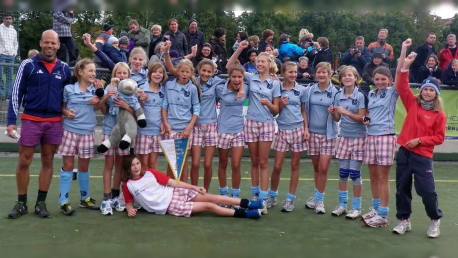 „We are the champions!” - das Bayerische Meisterteam vom Hockeyclub Wacker München. (Foto: HCW)