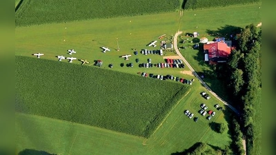 Der Flugplatz Wasentegernbach von oben  beim Fest am 7. und 8. Juli wird um einiges mehr los sein. 	 (Foto: Fliegerclub)