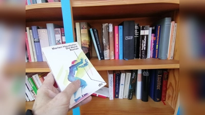 Marlen Haushofers biografisch lesbare „Wand” im Bücherschrank von der Gethsemanekirche. (Foto: job)