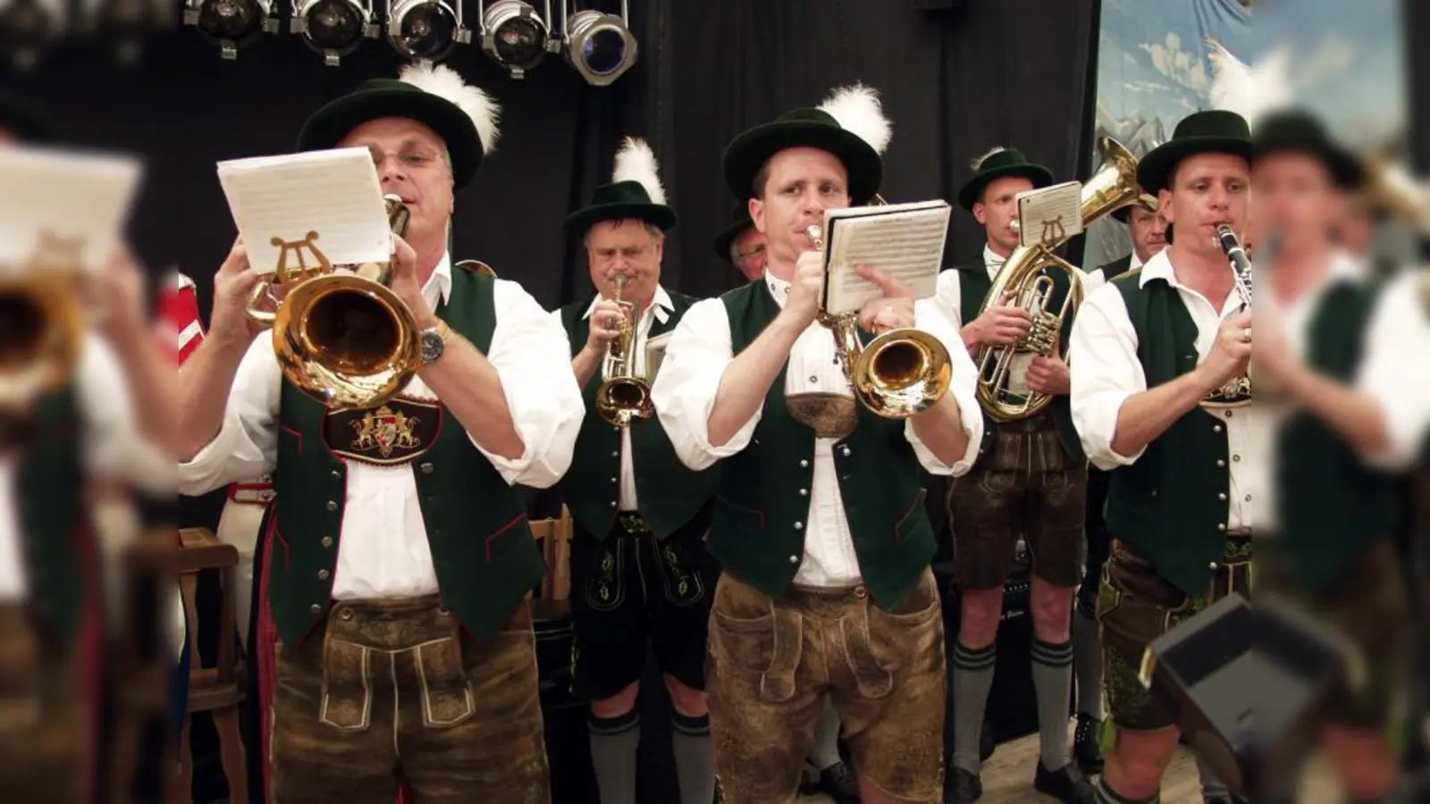 Immer dabei ist die Blaskapelle der Freiwilligen Feuerwehr Unterpfaffenhofen bei ihrem traditionsreichen Volksfest. (Foto: Eva Schraft)