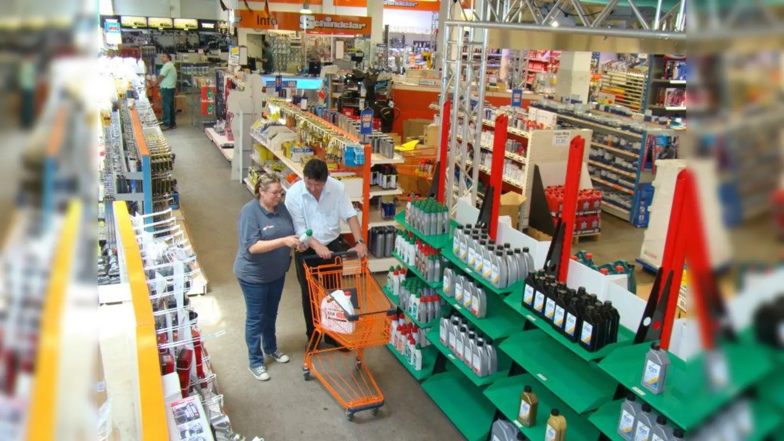 Im Autoteile-Supermarkt All4Cars bekommen die Kunden kompetente Beratung. (Foto: pst)