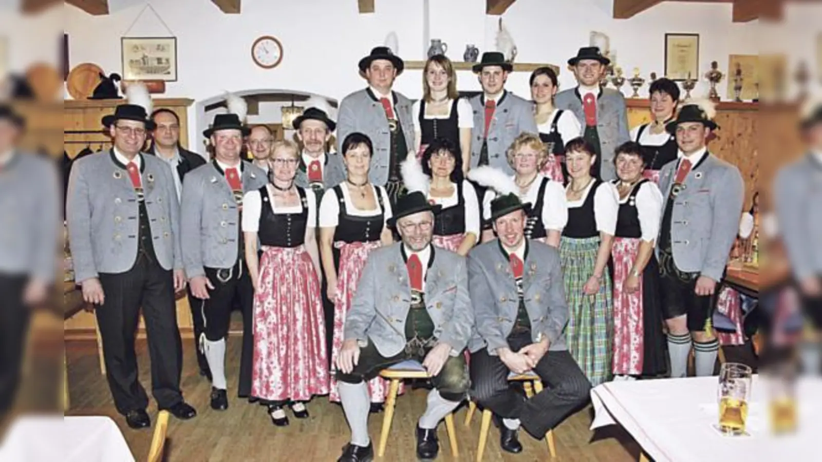 Sie stehen für die gelebte bayerische Tradition in der Kreisstadt Ebersberg  die Vorstandschaft des G.T.E.V. »Ebrachtaler«.	 (Foto: Trachtenverein Ebersberg)