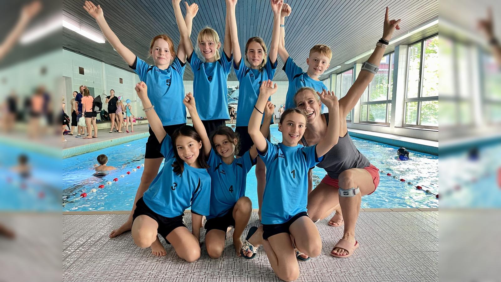 Beim-2-Lochhamer-Swim-Cup-bewies-das-Schwimmteam-der-Grundschule-an-der-Werdenfelsstra-e-Teamgeist-Kampfwillen-und-Zusammenhalt