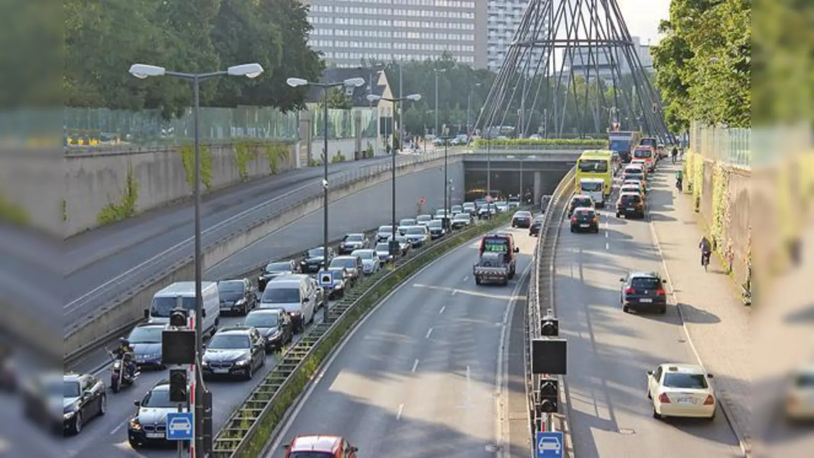 Der Verkehr ist nicht allein schuld an der schlechten Luftqualität in München, aber sein Anteil an dem Dilemma ist mehr als nur messbar.	 (Foto: Archiv, ph)