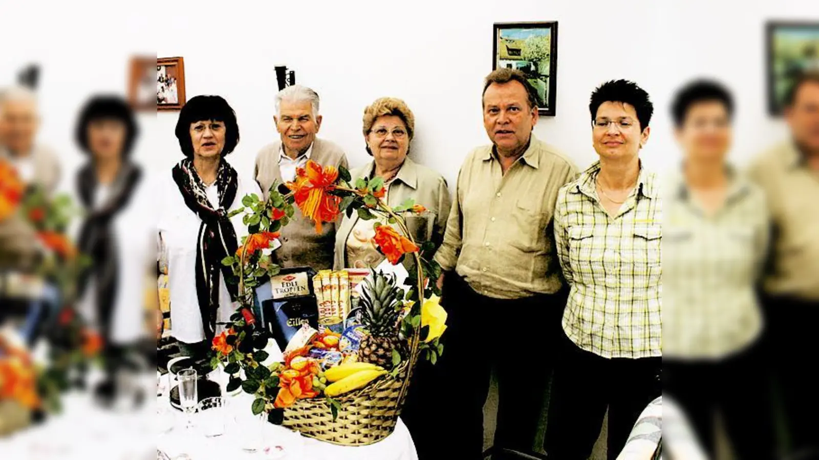 In sechzig Jahren Ehe konnte das Ehepaar Deutsch (Mitte) nichts auseinanderbringen.	 (Foto: Gemeinde)