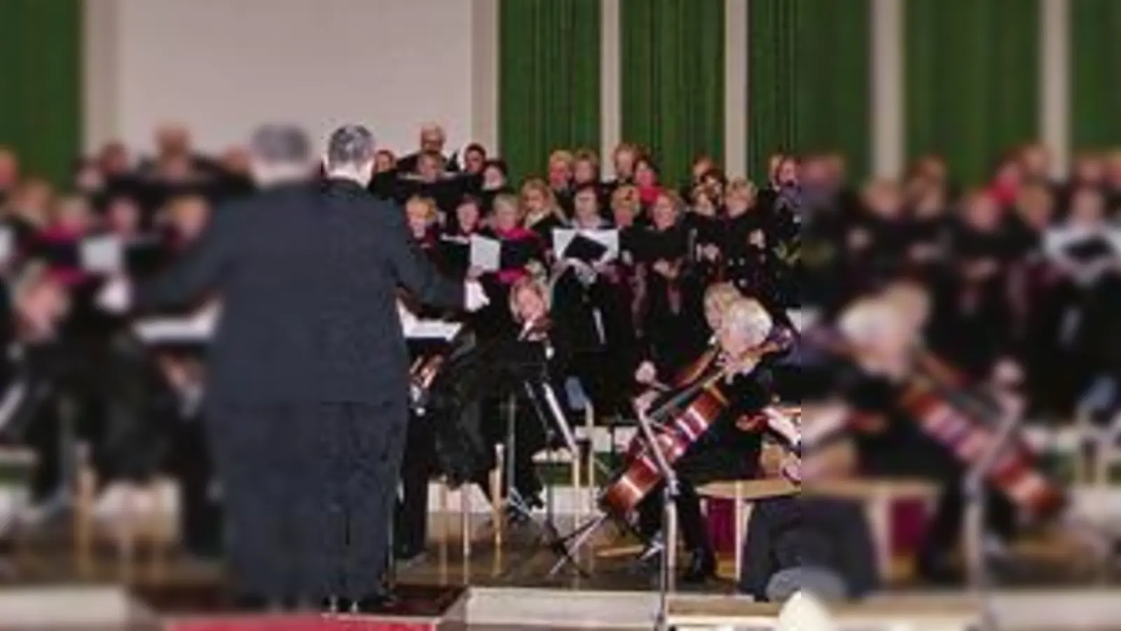 Im Klang vereint: Die Milbertshofener Chöre singen zum Mozart-Jahr die aufwändige Missa in F-Dur.	  (Foto: VA)