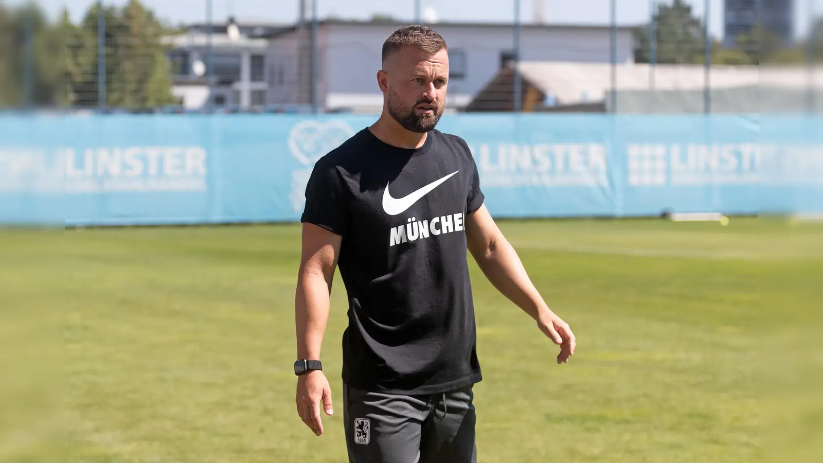 Meisterschaft in Greifweite: Löwen-Ausbilder Felix Hirschnagl.  (Foto: Anne Wild)