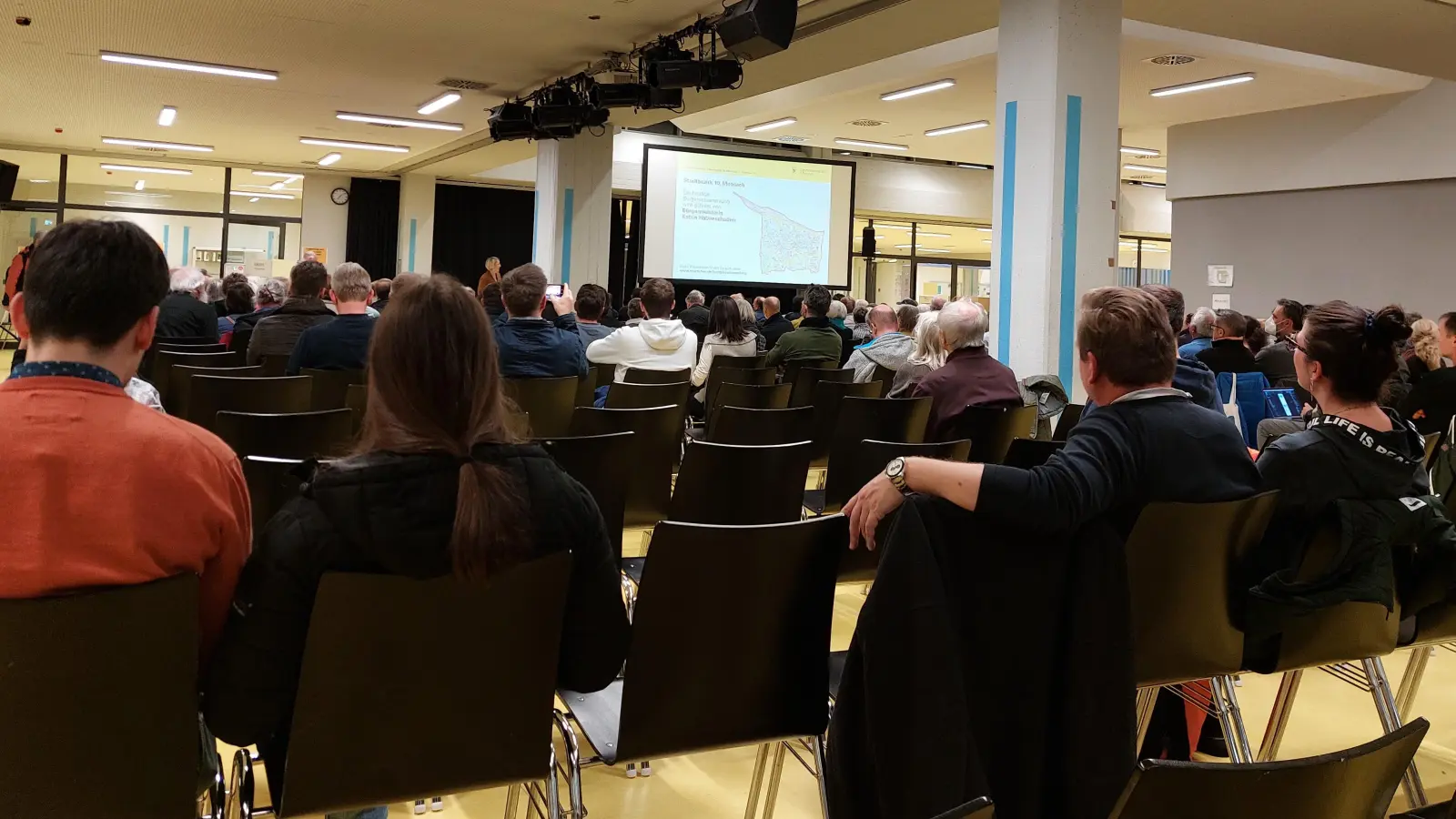 Die Bürgerversammlung in Moosach findet wie gewohnt im Schulzentrum Gerastraße statt. (Archivbild: bas)