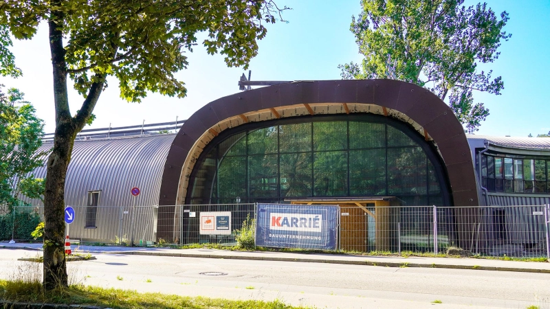 Wenn jetzt endlich alles planmäßig verläuft, öffnet das neue Hallenbad im Herbst 2026 seine Türen.  (Foto: Stadtwerke Dachau)