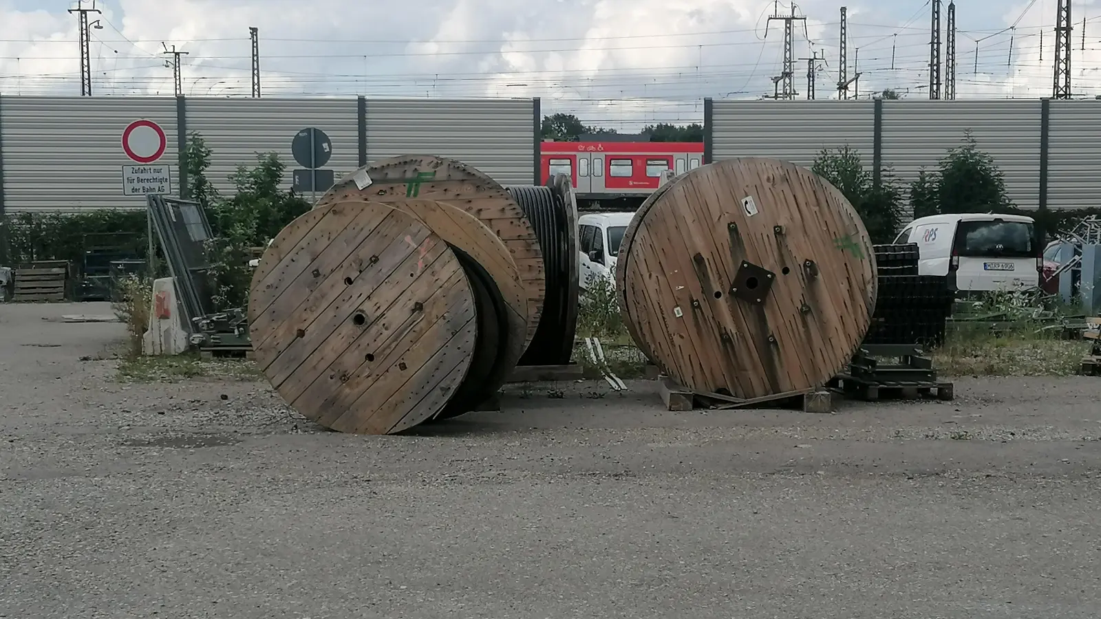 Das Areal an der Landsberger Straße 332 gibt die Bahn früher als geplant an die Stadt zurück; hier wird die Feuerwache 3 entstehen. (Foto: job)