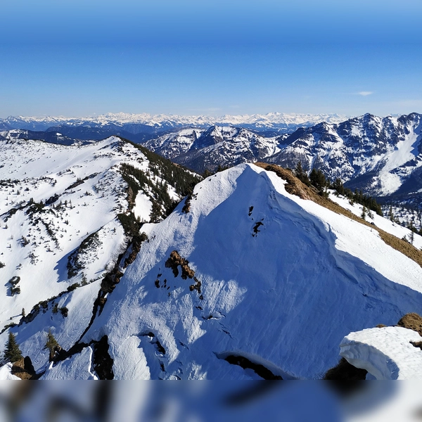 Die Skikurse versprechen nicht nur sportliche Fortschritte, sondern auch gemeinsame Erlebnisse in der winterlichen Bergwelt. (Foto: std)