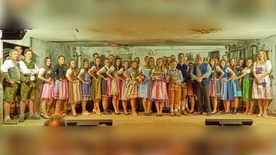 Die beiden Kirchheimer Prinzenpaare für die Faschingssaison 2020 mit der Großen Garde. (Foto: Kirnarra)