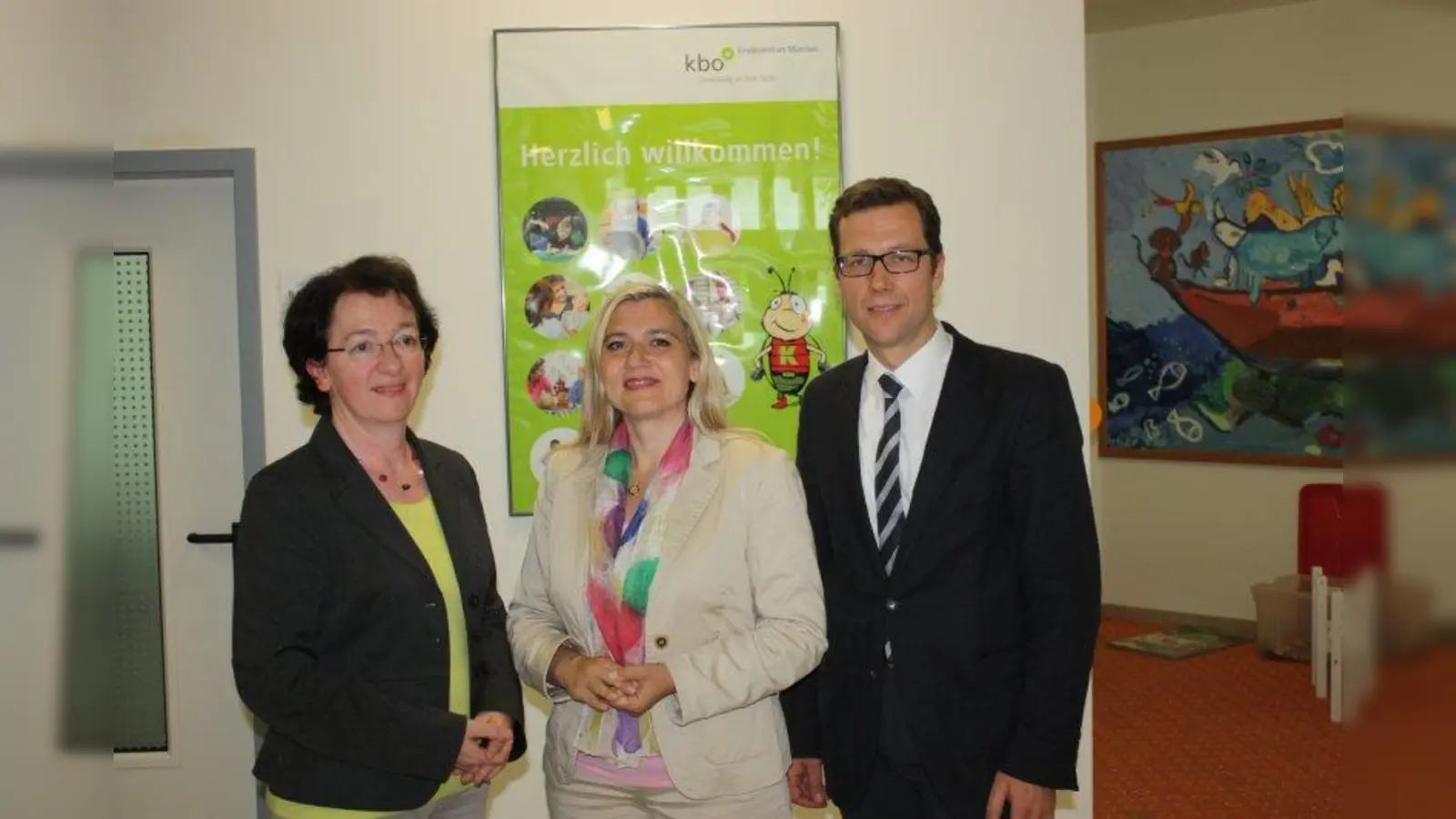 Dr. Margret Ziegler (l.), Staatsministerin Melanie Huml und Prof. Volker Mall rückten die psychische Gesundheit im Säuglings- und Kleinkindalter auf einer Fachtagung des kbo- KInderzentrums in den Fokus. (Foto: iab)