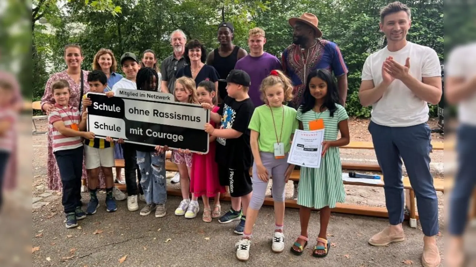 Ganz im Zeichen der Verleihung des Titels „Schule ohne Rassismus - Schule mit Courage“ stand das Sommerfest der Grundschule an der Dieselstraße. (Foto: Schule)