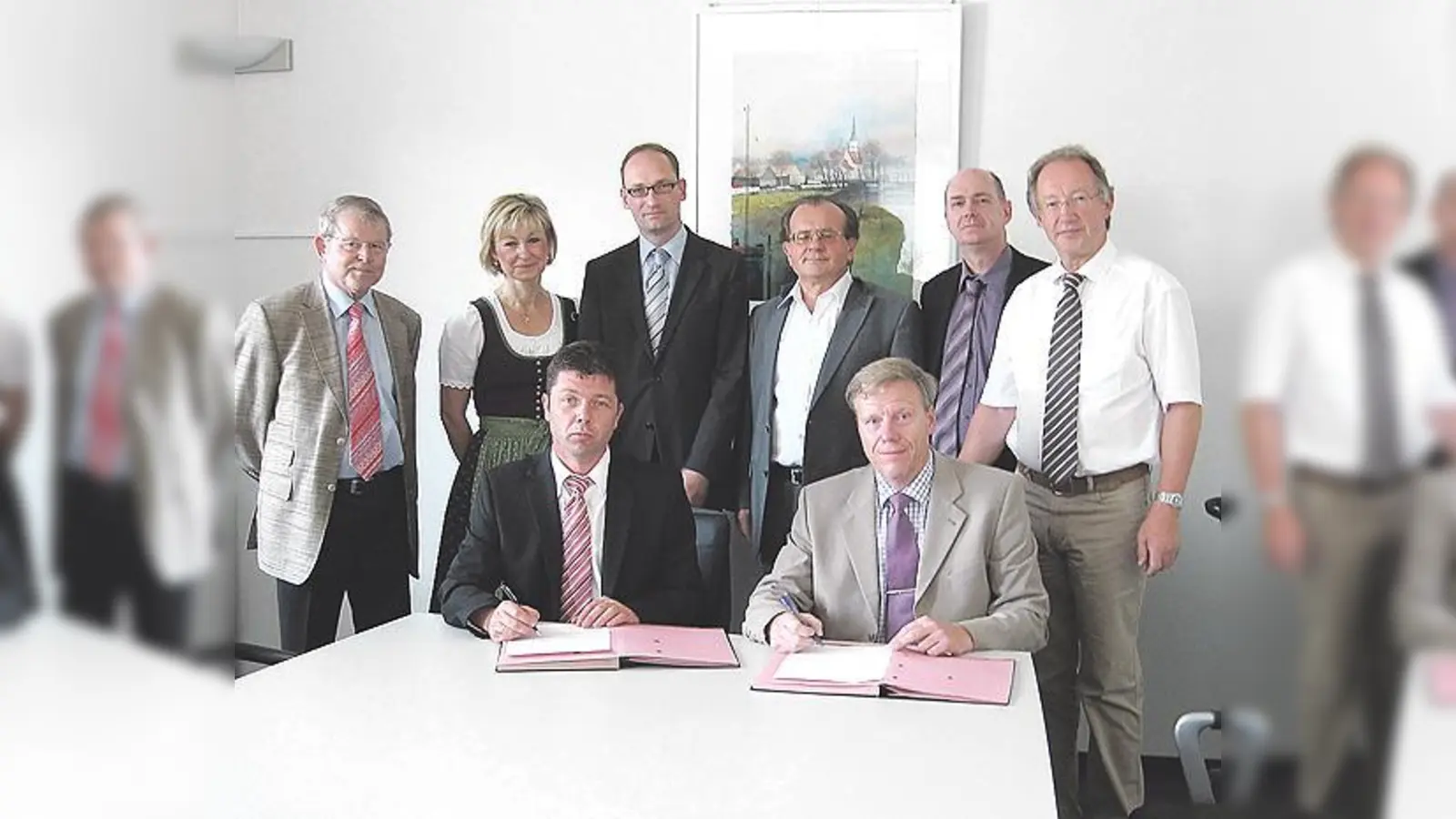 Das Geothermieprojekt wird nun in Haimhausen in Angriff genommen: Peter Felbermeier (v.l.) unterzeichnete einen Kooperationsvertrag.   (Foto: GeTeS AG)