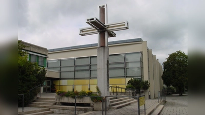 Die Forstenrieder Pfarreien prüfen, welche Gebäude (im Bild das Zentrum Wiederkunft des Herrn) sie künftig noch brauchen. (Foto: job)