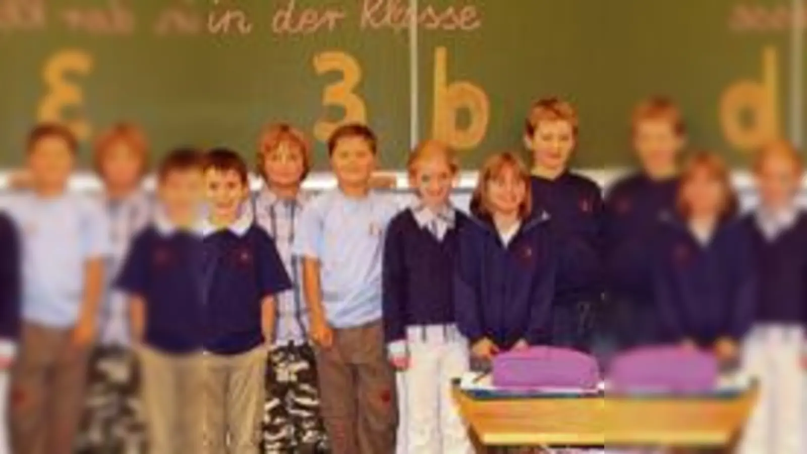 Durch die Uniformen sollen die Schüler noch enger zusammenwachsen. 	 (Foto: Schule)
