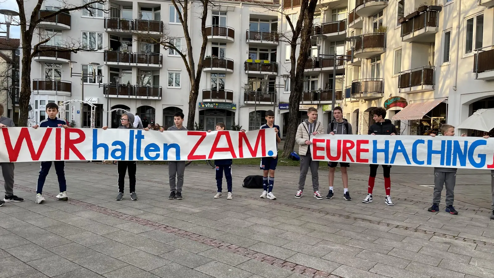 Die Sorge, dass die Zeiten für die SpVgg Unterhaching im Sportpark gezählt sein könnte, gehören nun ganz offiziell der Vergangenheit an. (Foto: hw)