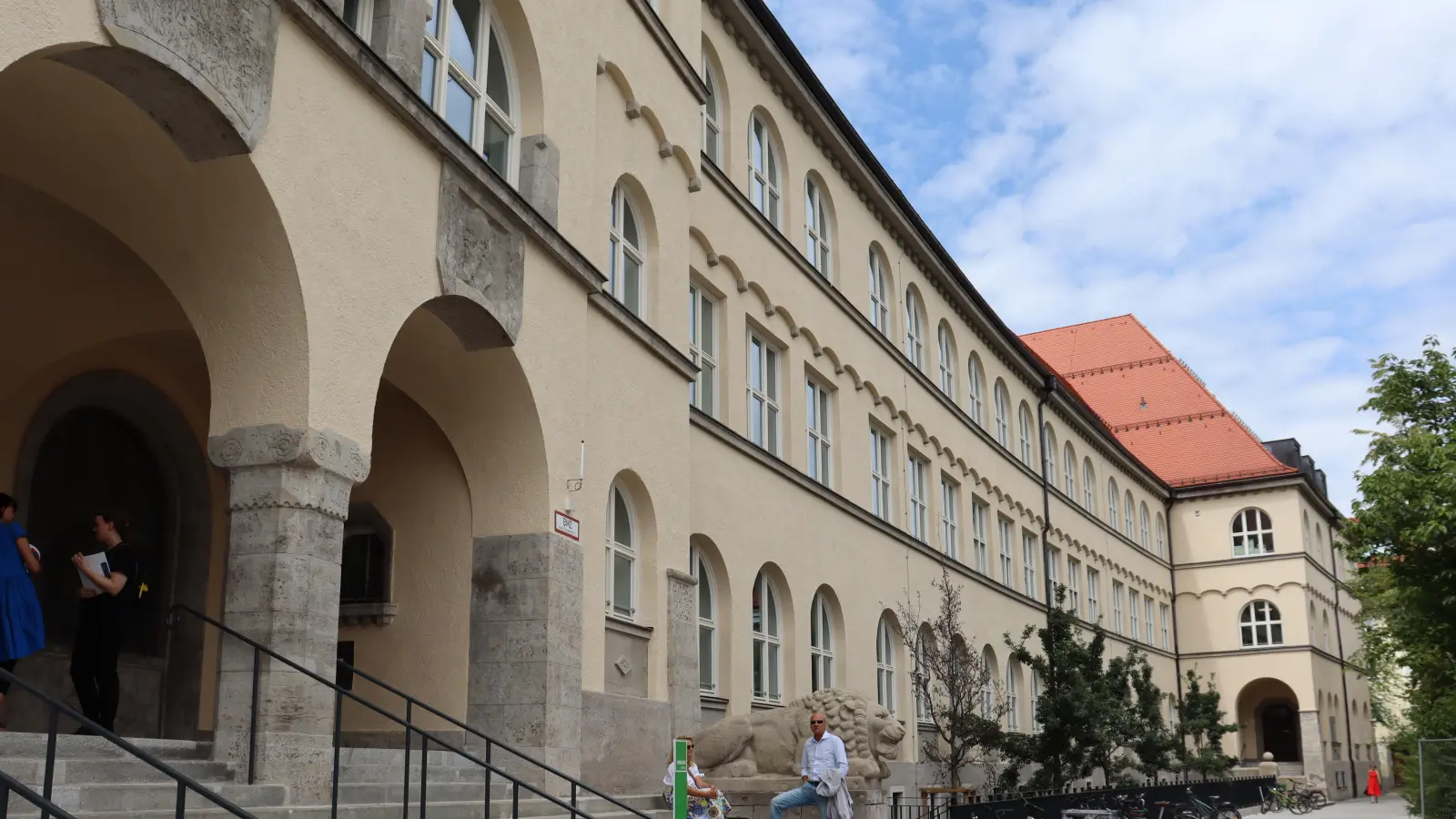 In der Mensa des Maximiliansgymnasium finden am 16. Juli die Bürgersprechstunde und die Bürgerversammlung statt.  (Archivbild: mha)