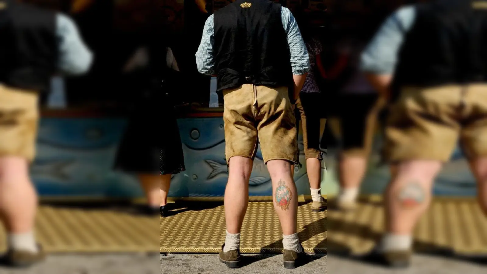 Moses Wolff zeigt uns seine Wadln. Und in Kürze suchen wir unter unseren Leserinnen und Lesern Münchens strammste Wadln.  (Foto: Volker Derlath)