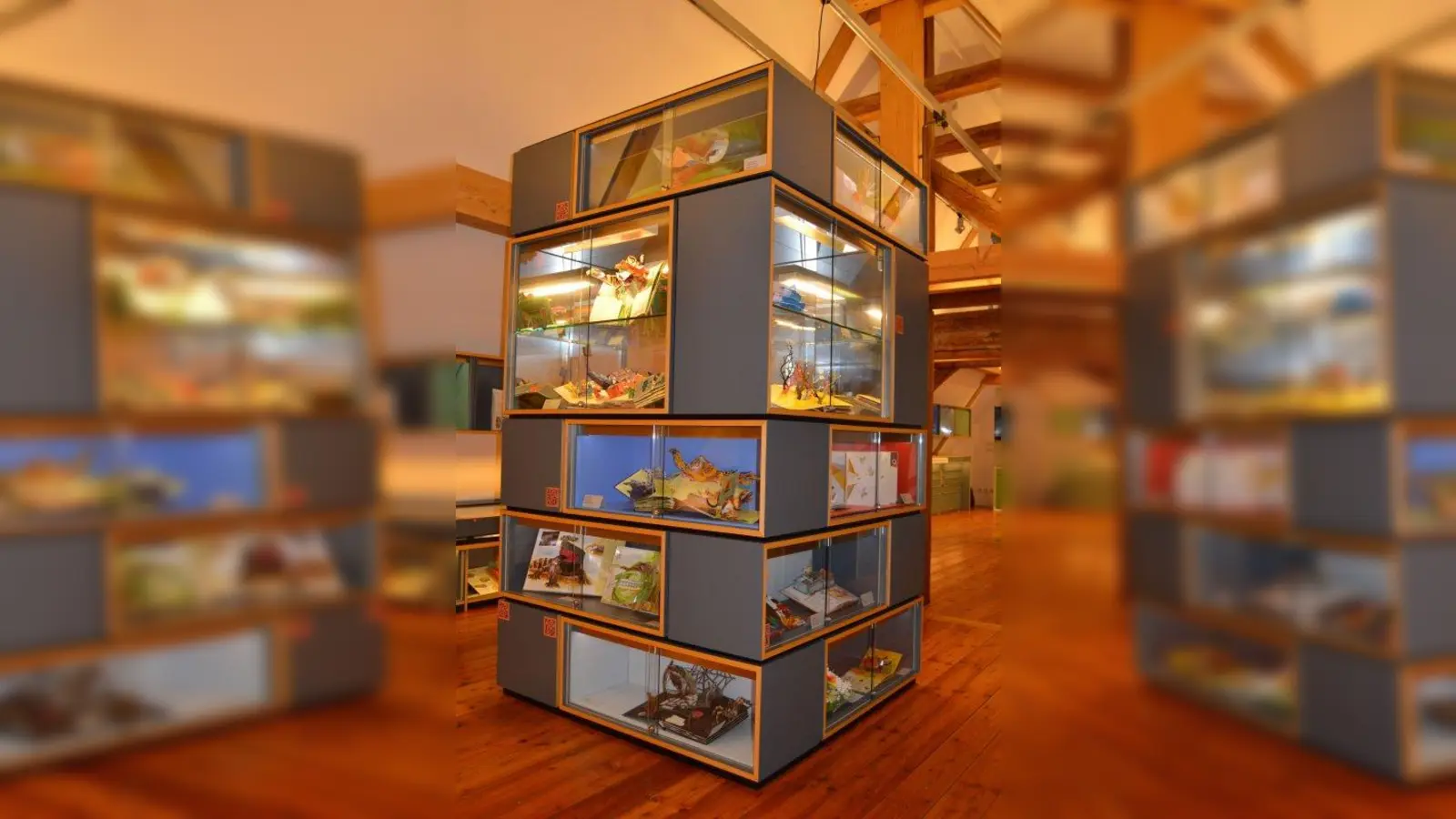 Etwa 900 Pop-Up Bücher erhielt die Internationale Jugendbibliothek über eine Schenkung. Die außergewöhnlichsten, schönsten und beeindruckendsten Werke sind noch bis 22. Oktober in der Jahresausstellung zu sehen. (Foto: Stiftung Internationale Jugendbibliothek)