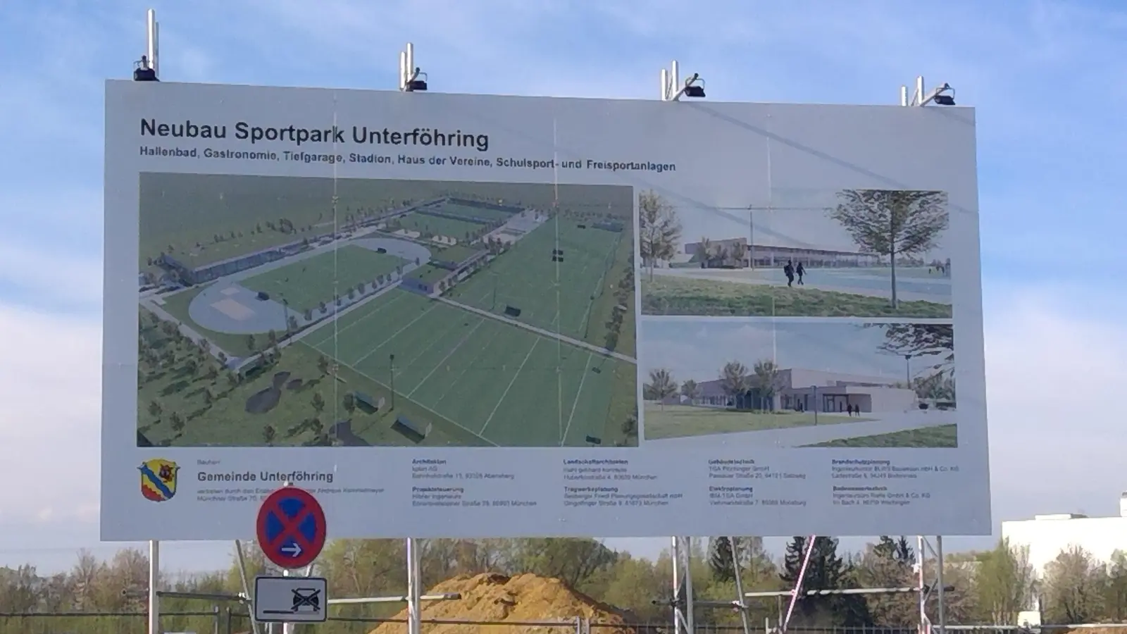 Der neue Unterföhringer Sportpark an der Mitterfeldallee liegt derzeit auf Eis. Ob er noch Realität wird, entscheidet sich nicht vor 2026. (Archivbild: bas)