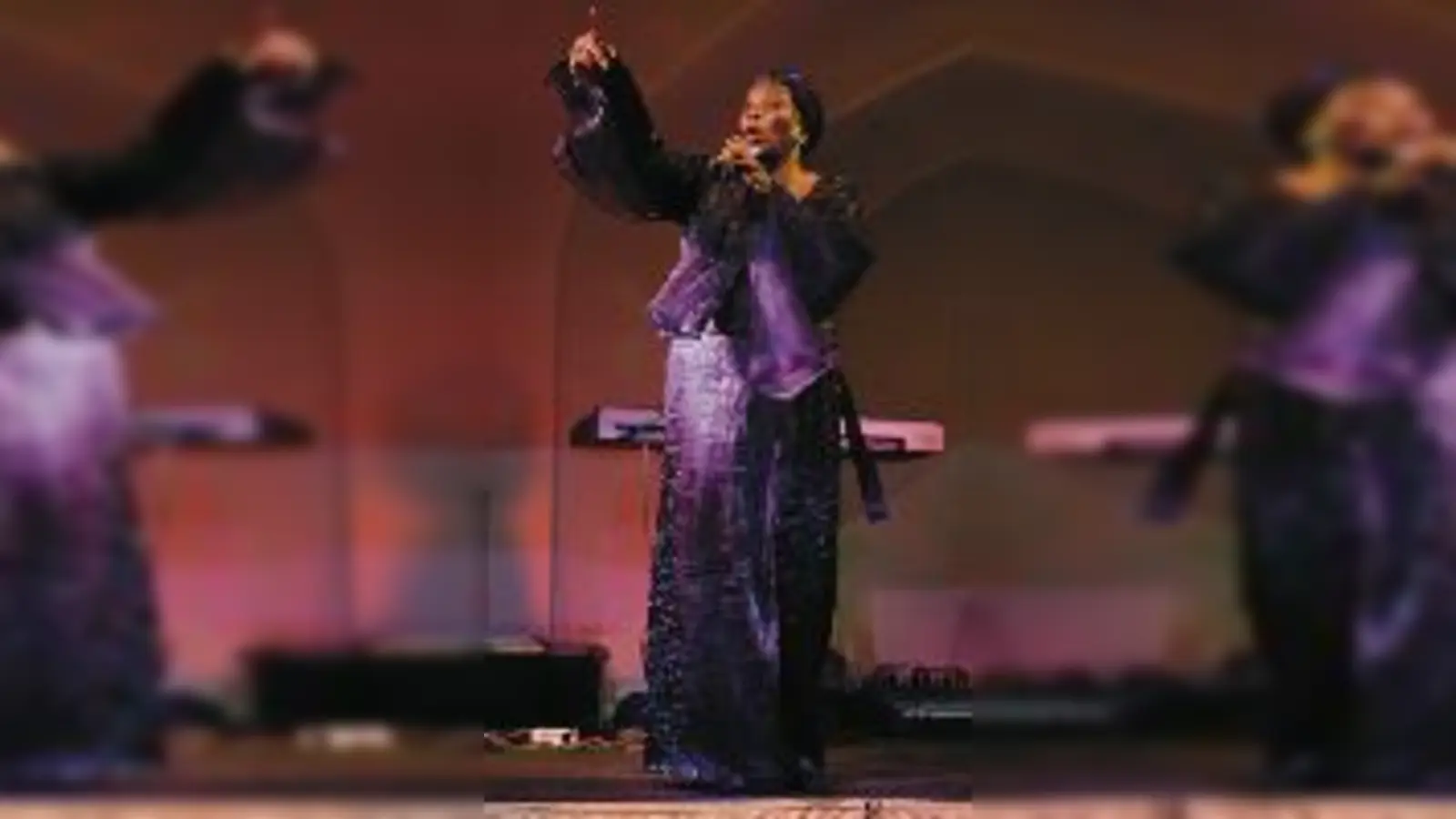 Liz Howard singt, um den Opfern in New Orleans zu  (helfen.Foto: Privat)