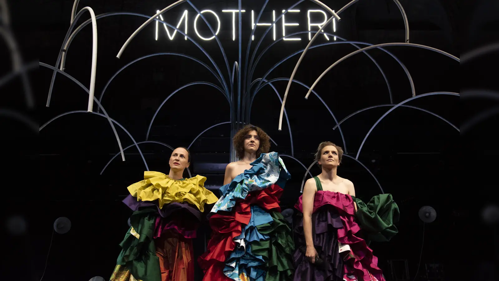 Am 3. Dezember wird das Stück „(Nicht)Mütter!” mit anschließendem Publikumsgespräch im Residenztheater aufgeführt.  (Foto: Adrienne Meister)