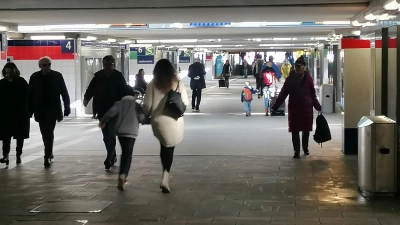 In den Unterführungen am Pasinger Bahnhof wird es enger. (Foto: job)