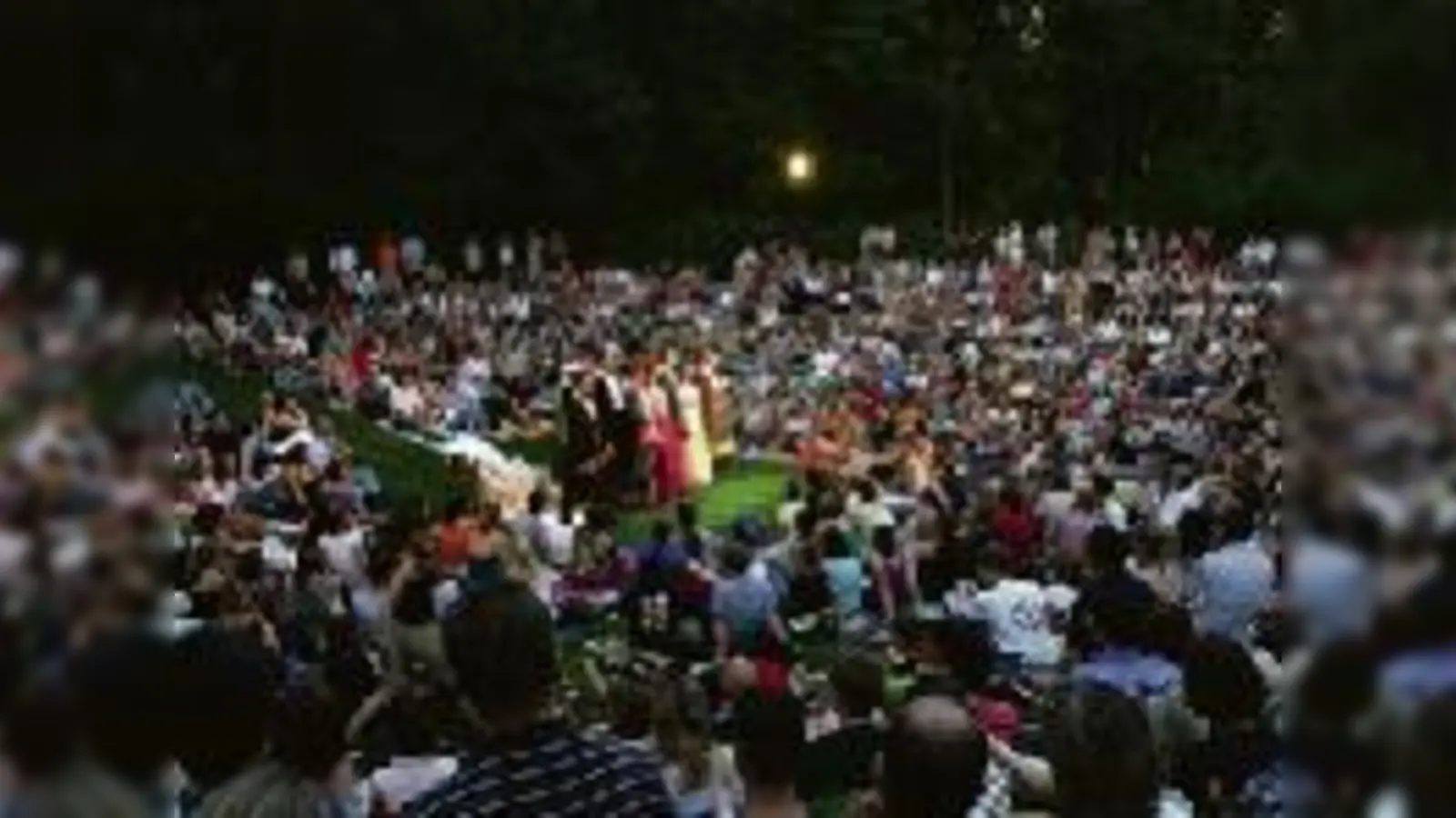 Viele freuen sich schon das ganze Jahr auf die Juli-Wochenenden, wenn das Münchner Sommertheater wieder im Amphitheater spielt. 	 (Foto: VA)
