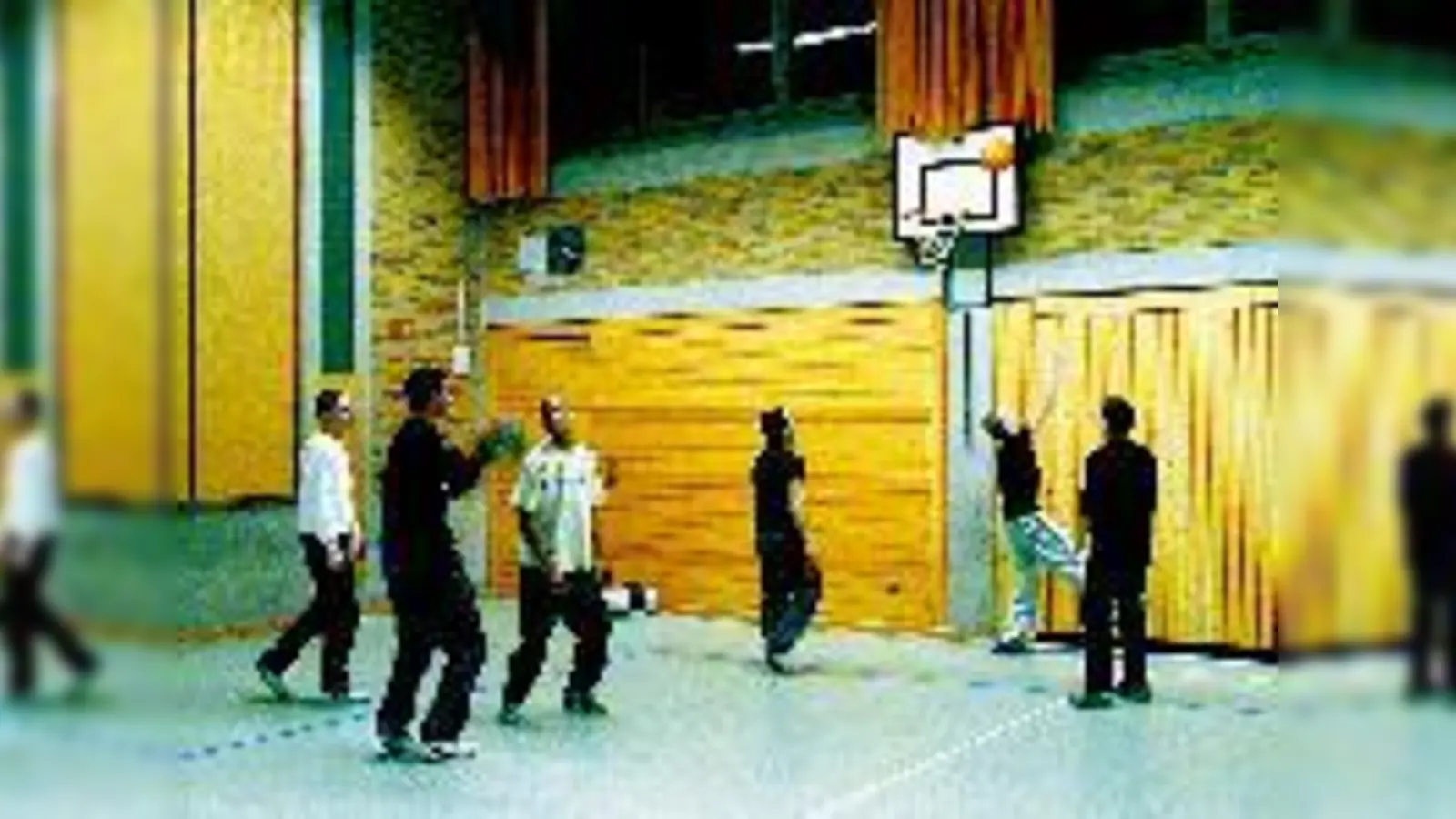 »Basketball um Mitternacht« ist nicht nur in Moosach zu einem Magneten für Jugendliche aus dem Stadtbezirk geworden.	 (Foto: cr)