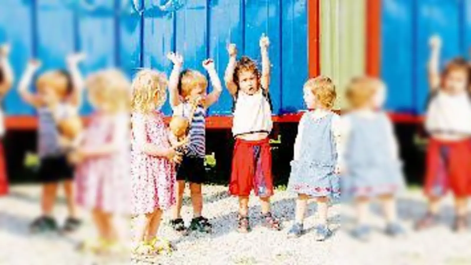 Anna, Niklas, Vicente und Paula besuchen den Naturkindergarten: Der Bauwagen bietet Unterschlupf bei schlechtem Wetter.	 (Foto: Privat)