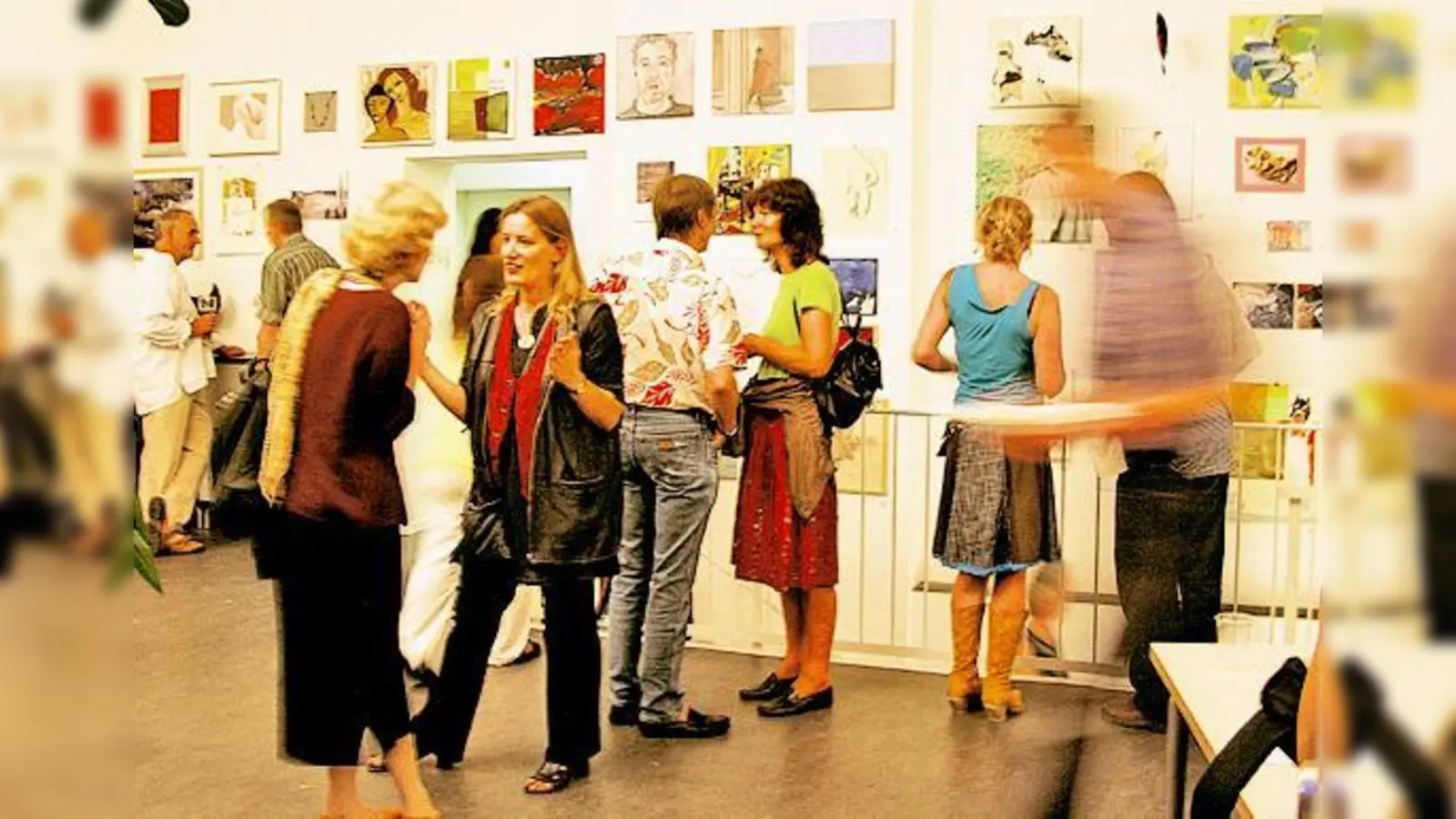 Treffpunkt und Blick in die Schwabinger Ateliers: Kunst im Karrée.	 (Foto: VA)