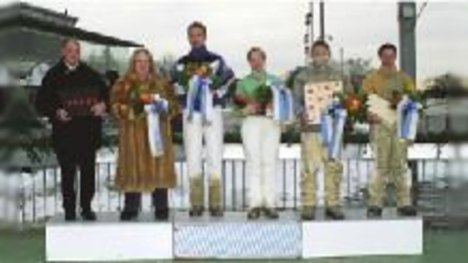 Champions-Ehrung: Karl und Renate Lindinger, Andy Schwarz, Marie Lindinger, Gerd Biendl und Robert Pletschacher (v.li.).  (Foto: H. Springer)