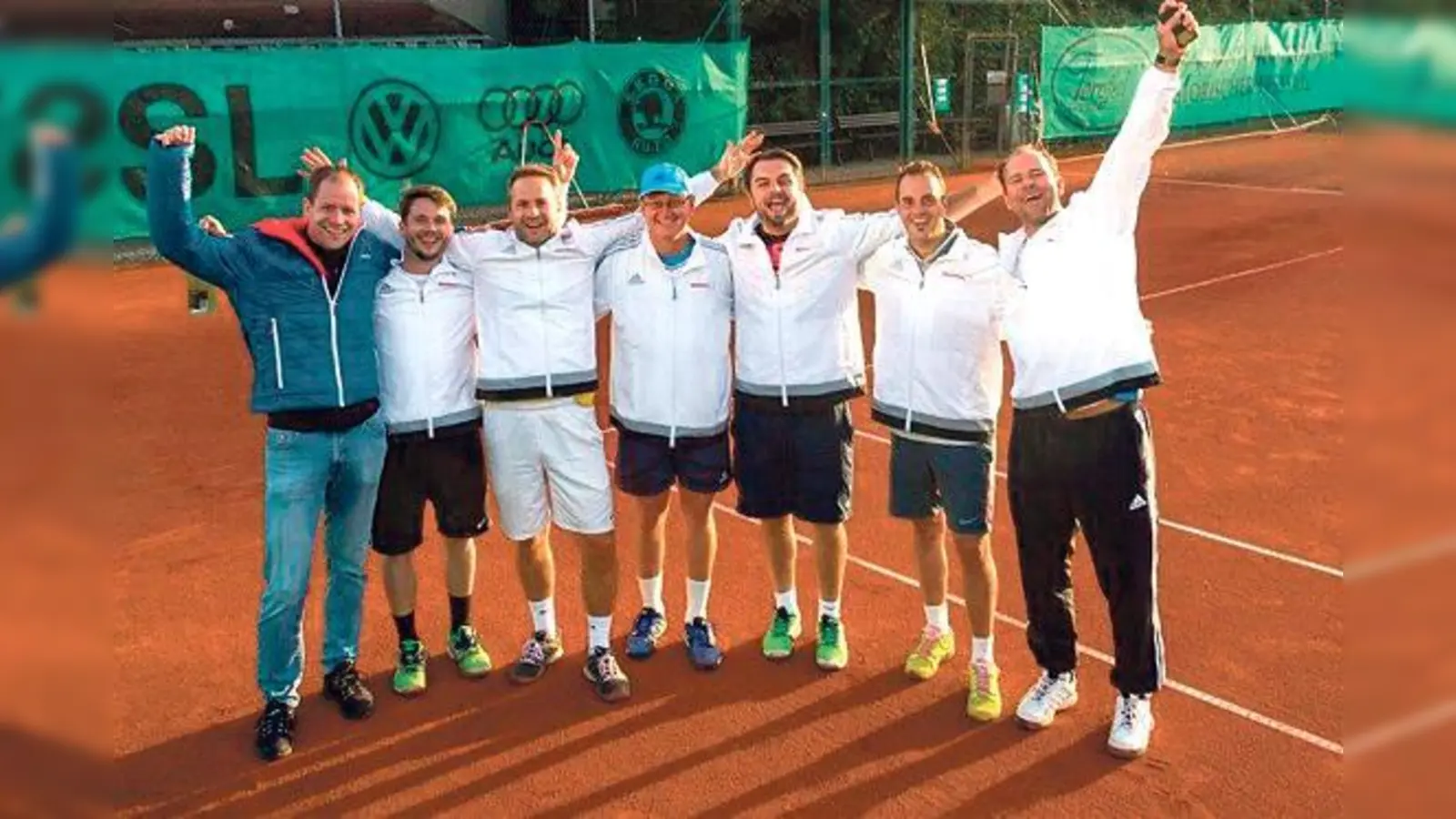 Christian Bindseil, Tobias Schmid, Sven Backhaus, Thomas Meyer, Michael Frey, Stefan Kuntzer und Alexander Böck (v. l.) vom PSV freuen sich über den Aufstieg in die Bezirksklasse 1.	 (Foto: PSV)