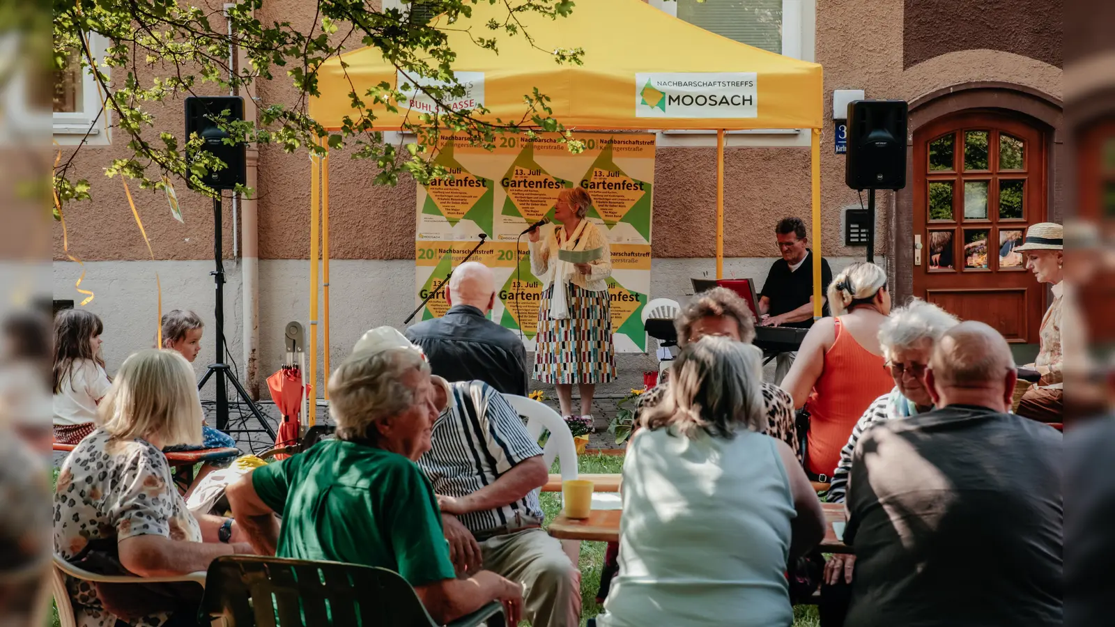 Viele Gäste kamen zum Jubiläumsfest des Nachbarschaftstreffs Karlingerstraße. (Foto: quirin leppert fotografie)