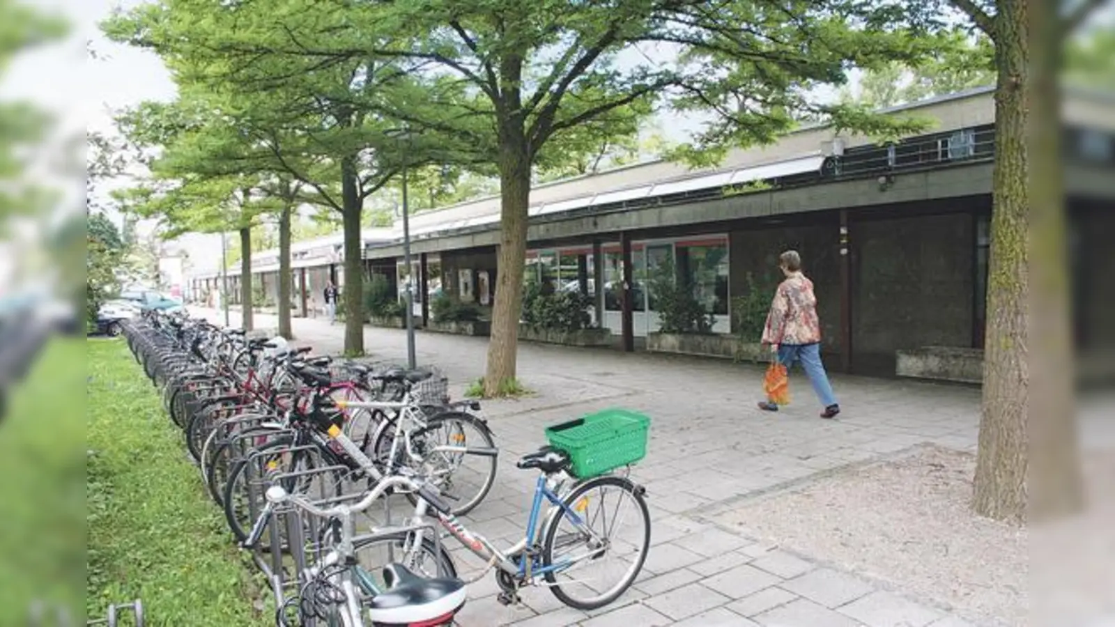 Das alte Ladenzentrum an der Ecke Dülfer-/Blodigstraße hat ausgedient: Hier entsteht ein neues Zentrum mit zusätzlichem Kulturbau.   (Foto: ws)